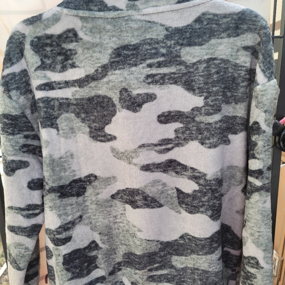 Woman's Fleece Half Zip Top - Picture 3 of 4